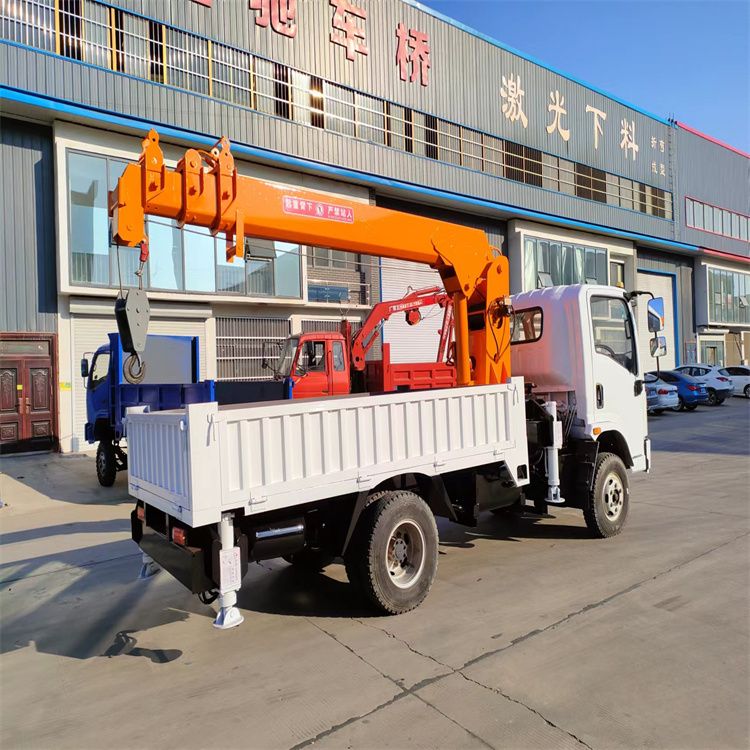 习水县三轮随车吊定制 农用改装机自备吊中瑞长期出售